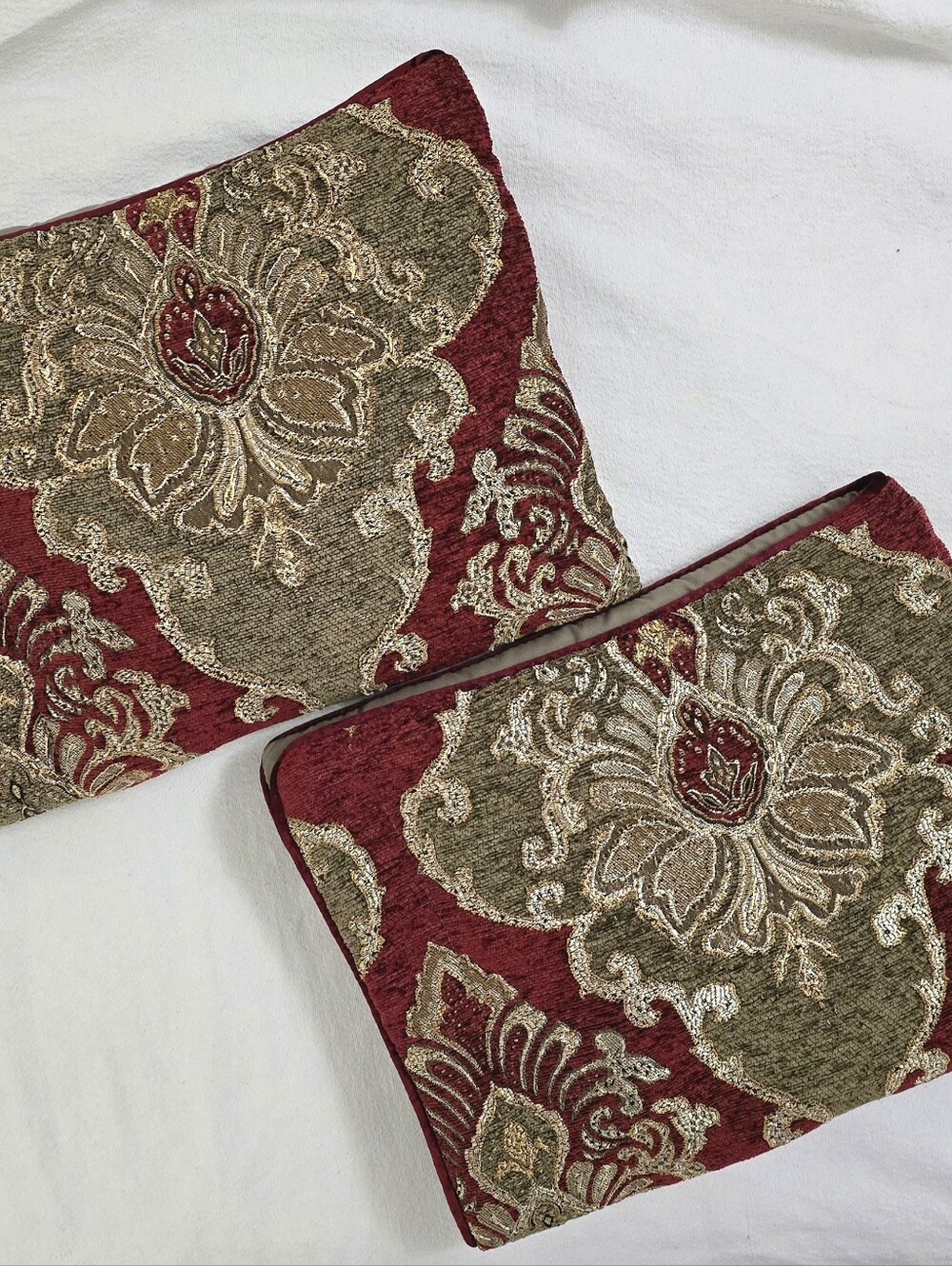 J Queen NY Cerino Woven Chenille Damask Standard Shams Crimson/Chocolate EUC. - Picture 3 of 12
